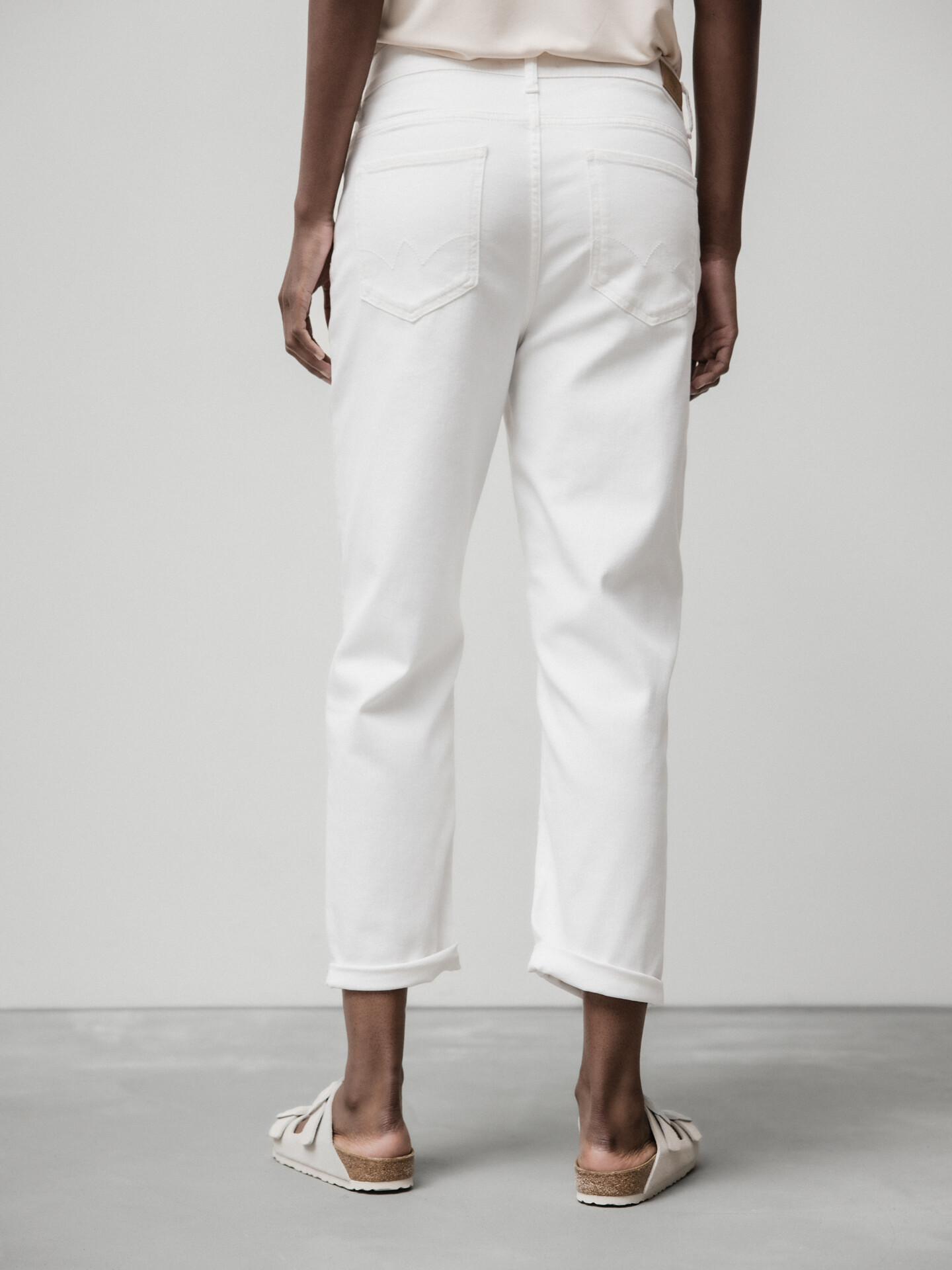 Detailansicht von Boyfriend Jeans von LE TEMPS DES CERISES