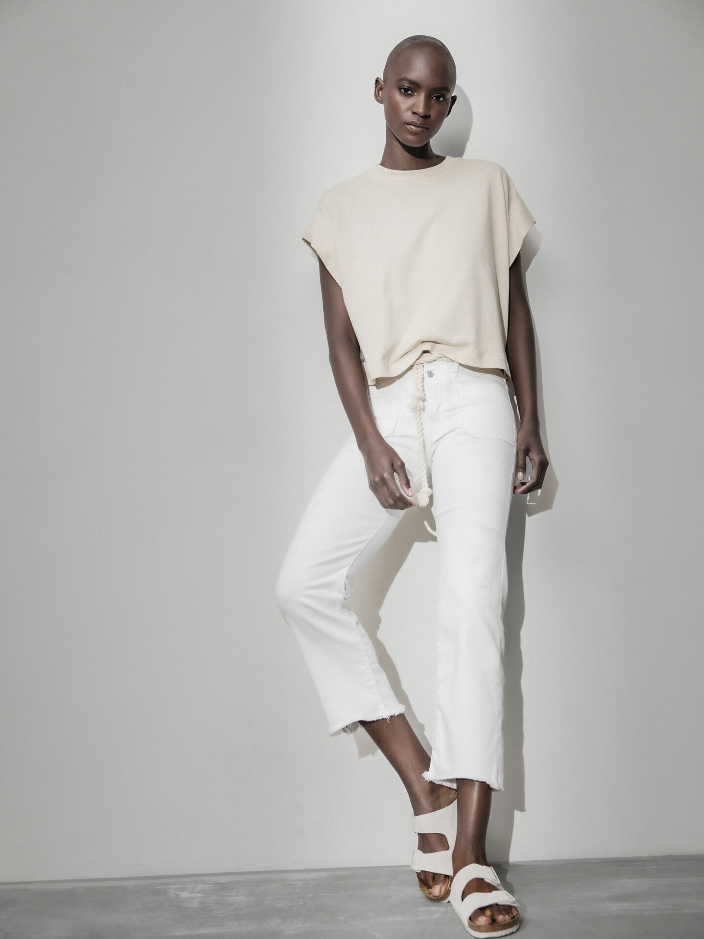 Detailansicht von Cropped Straight Leg Jeans von LE TEMPS DES CERISES