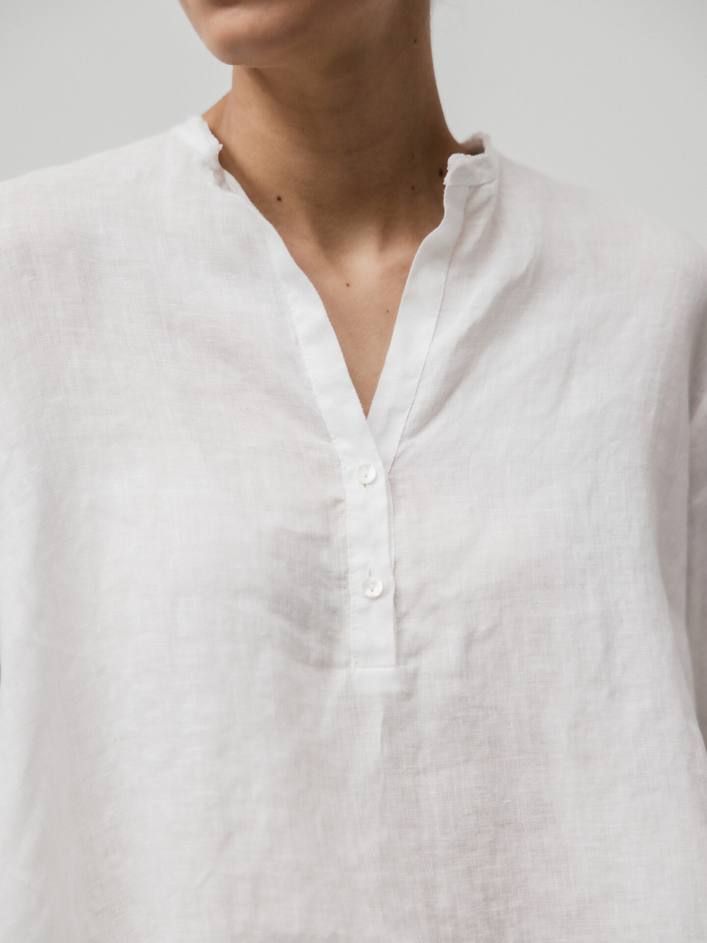 Detailansicht von Oversized Leinenbluse von ANTONELLI