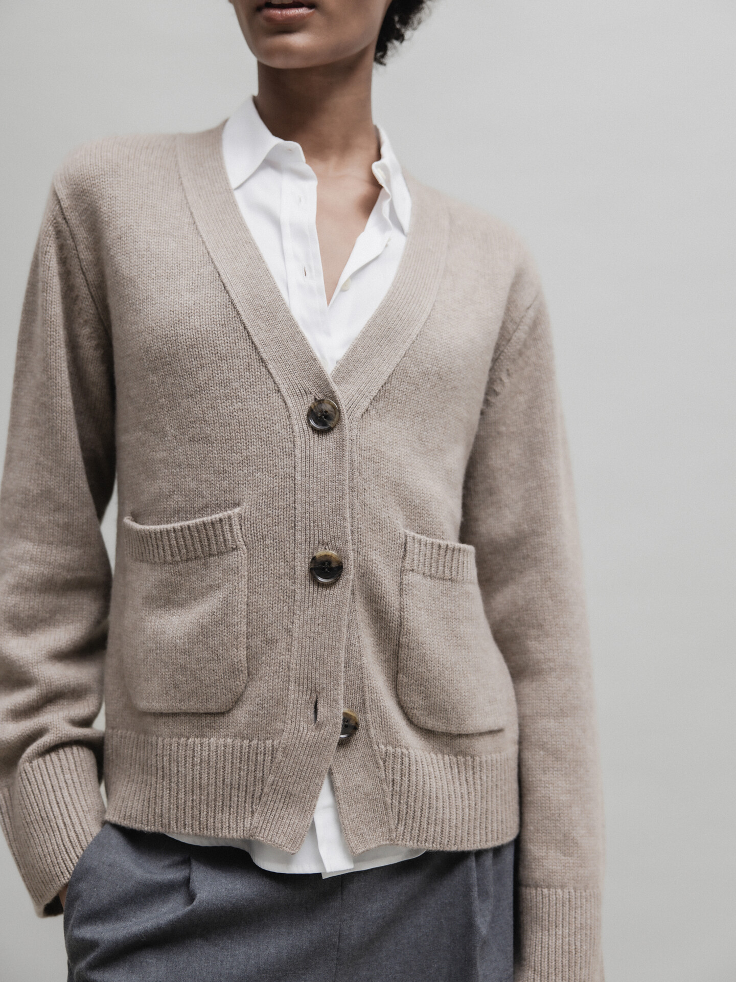 Detailansicht von Strickjacke aus Cashmere von LISA YANG