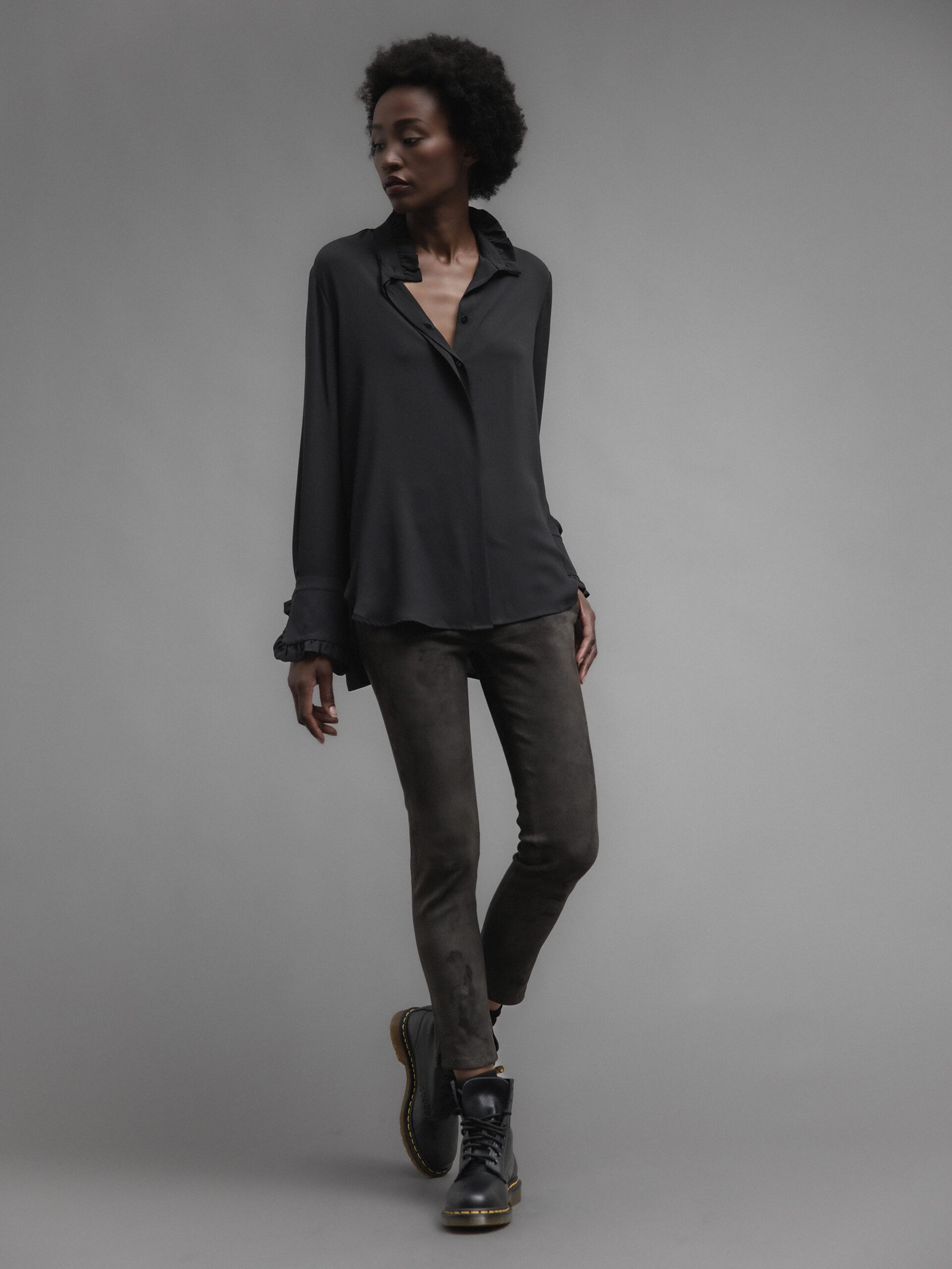 Detailansicht von Velour-Lederhose von ARMA