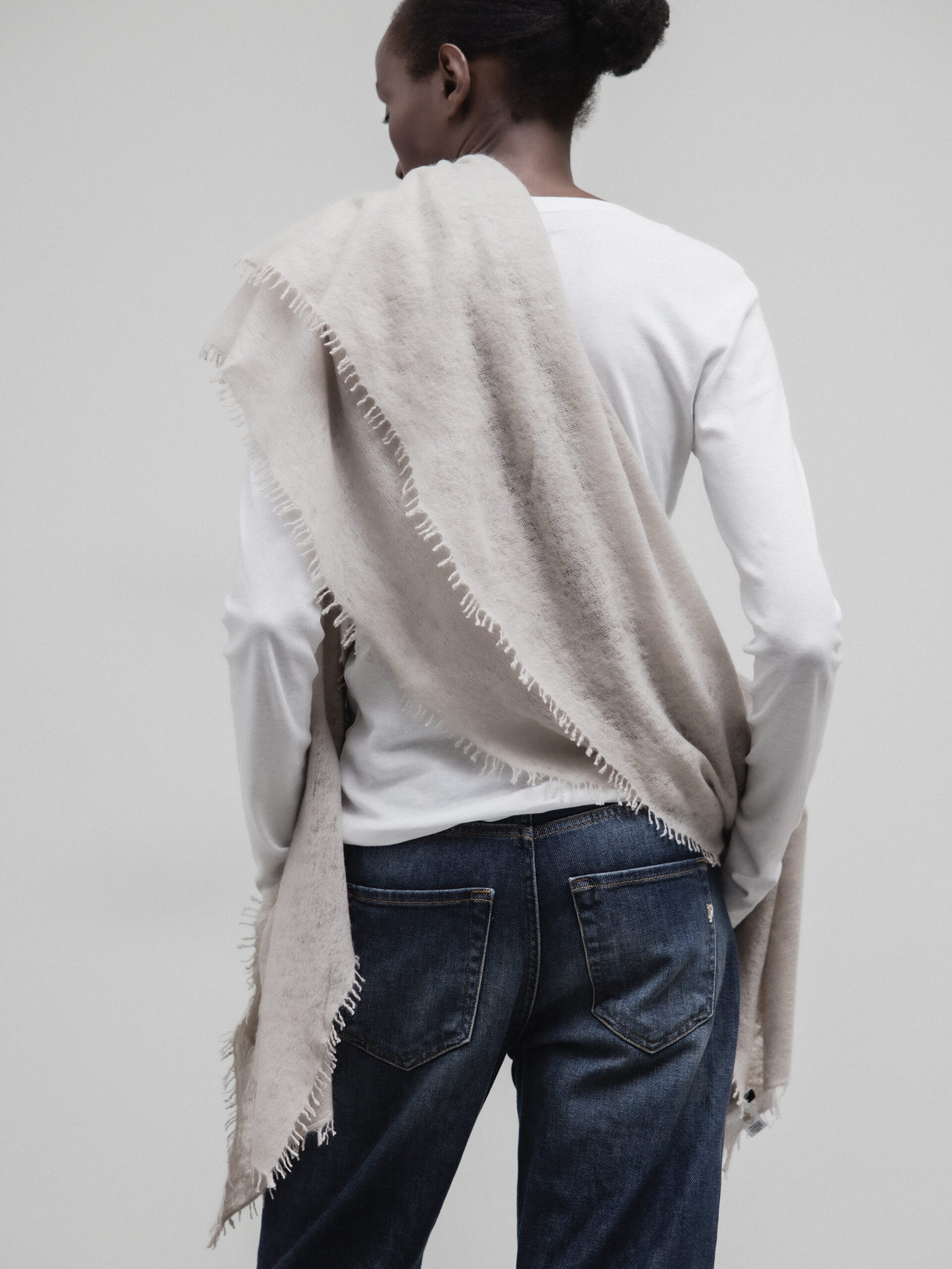 Detailansicht von Schal aus Cashmere von PUR SCHOEN