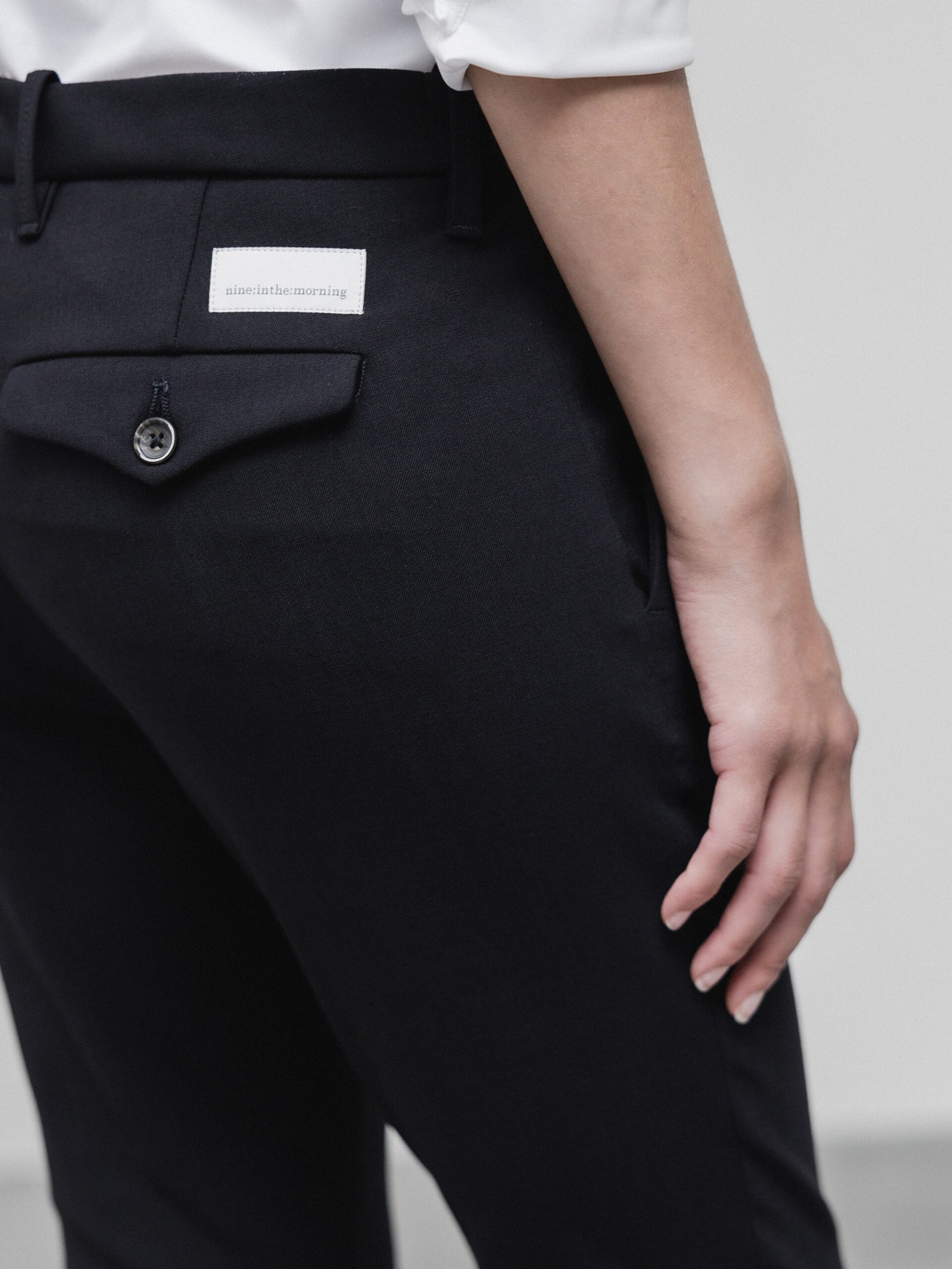 Detailansicht von Cropped Bootcut Hose von NINE IN THE MORNING