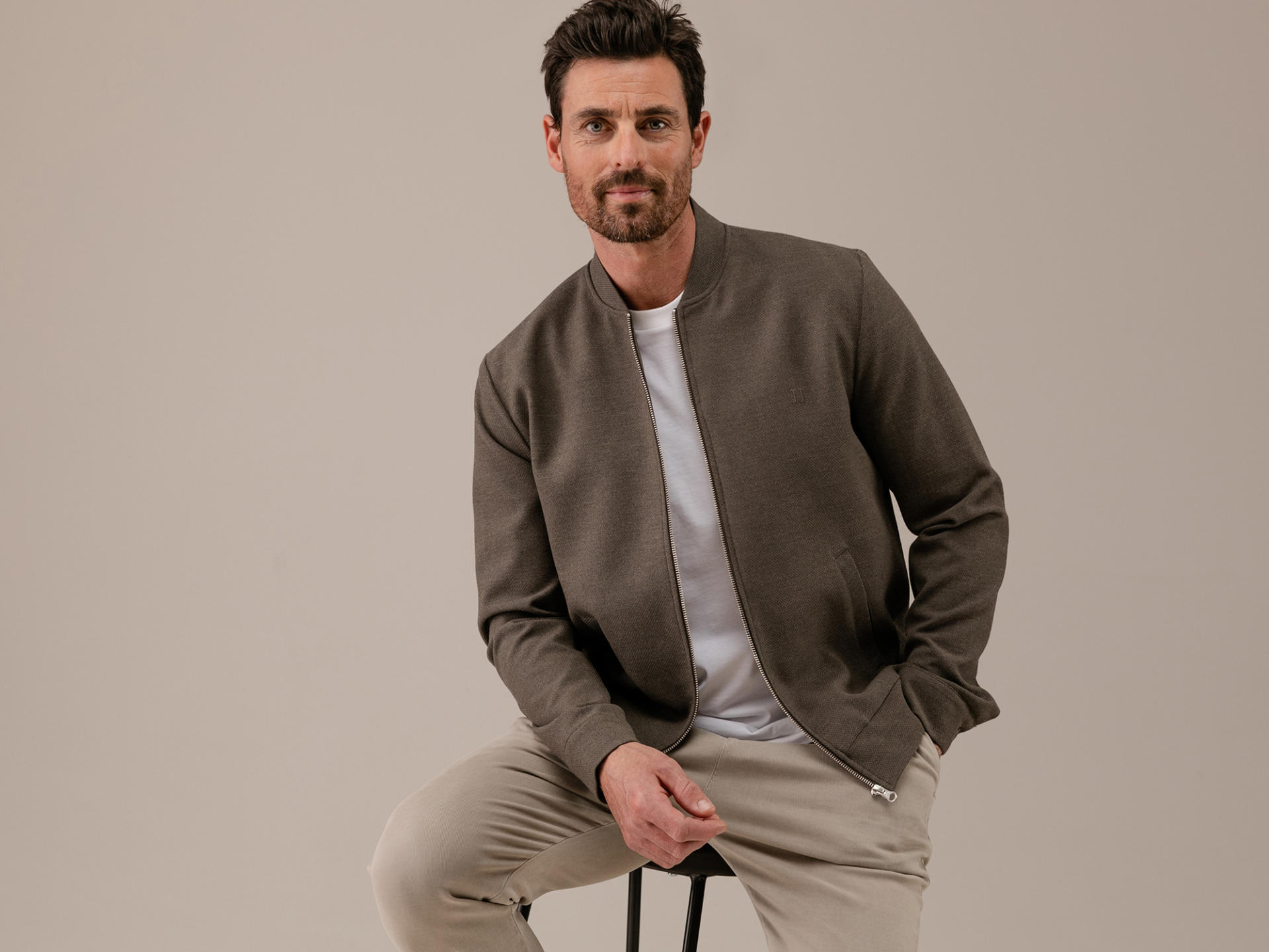 Detailansicht von Bomberjacke von LES DEUX