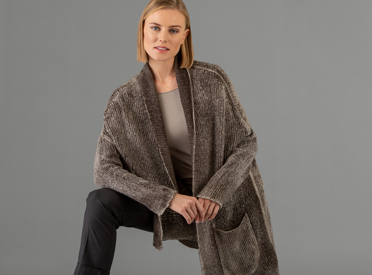 Detailansicht von Cardigan aus Cashmere von AVANT TOI